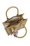 Kadın Haki Uzun Askılı Aksesuar Detaylı Kapitone Kol Çantası | Derimod Kadın Haki Uzun Askılı Aksesuar Detaylı Kapitone Kol Çantası | Derimod