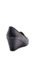 Kadın Yılan Derisi Desenli Dolgu Topuklu Ayakkabı | Derimod Kadın Yılan Derisi Desenli Dolgu Topuklu Ayakkabı | Derimod