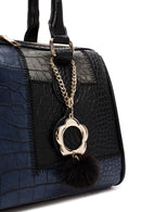 Kadın Siyah Uzun Askılı Aksesuar Detaylı Kol Çantası | Derimod Kadın Siyah Uzun Askılı Aksesuar Detaylı Kol Çantası | Derimod