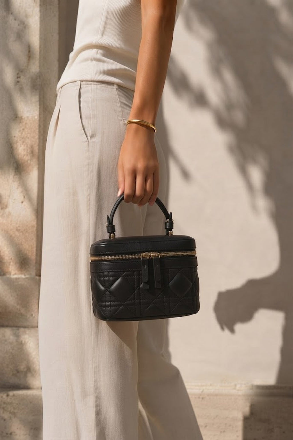 Kadın Siyah Uzun Askılı Kapitone Mini Kol Çantası