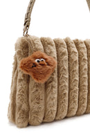 Kadın Bej Aksesuar Detaylı Peluş Omuz Çantası | Derimod Kadın Bej Aksesuar Detaylı Peluş Omuz Çantası | Derimod