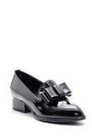 Kadın Topuk Detaylı Fiyonklu Rugan Ayakkabı | Derimod Kadın Topuk Detaylı Fiyonklu Rugan Ayakkabı | Derimod