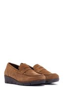 Kadın Taba Dolgu Topuklu Süet Deri Comfort Loafer | Derimod Kadın Taba Dolgu Topuklu Süet Deri Comfort Loafer | Derimod