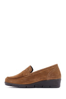 Kadın Taba Dolgu Topuklu Süet Deri Comfort Loafer | Derimod Kadın Taba Dolgu Topuklu Süet Deri Comfort Loafer | Derimod