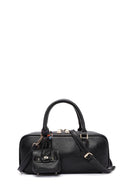 Kadın Siyah Uzun Askılı Aksesuar Detaylı Kol Çantası | Derimod Kadın Siyah Uzun Askılı Aksesuar Detaylı Kol Çantası | Derimod