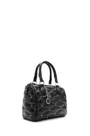 Kadın Siyah Uzun Askılı Aksesuarlı Kapitone Desenli Kol Çantası | Derimod Kadın Siyah Uzun Askılı Aksesuarlı Kapitone Desenli Kol Çantası | Derimod