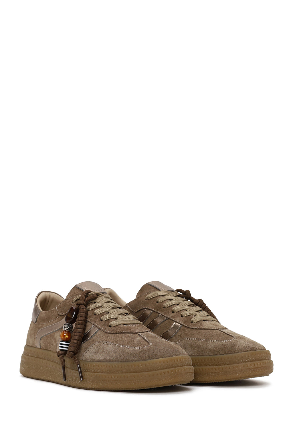 Kadın Bej Bağcıklı Kalın Tabanlı Charmlı Süet Deri Sneaker