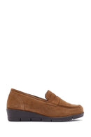Kadın Taba Dolgu Topuklu Süet Deri Comfort Loafer | Derimod Kadın Taba Dolgu Topuklu Süet Deri Comfort Loafer | Derimod
