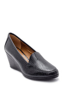 Kadın Yılan Derisi Desenli Dolgu Topuklu Ayakkabı | Derimod Kadın Yılan Derisi Desenli Dolgu Topuklu Ayakkabı | Derimod