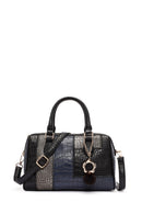 Kadın Siyah Uzun Askılı Aksesuar Detaylı Kol Çantası | Derimod Kadın Siyah Uzun Askılı Aksesuar Detaylı Kol Çantası | Derimod