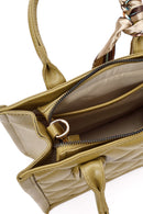 Kadın Haki Uzun Askılı Aksesuar Detaylı Kapitone Kol Çantası | Derimod Kadın Haki Uzun Askılı Aksesuar Detaylı Kapitone Kol Çantası | Derimod