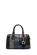 Kadın Siyah Uzun Askılı Aksesuar Detaylı Kol Çantası | Derimod Kadın Siyah Uzun Askılı Aksesuar Detaylı Kol Çantası | Derimod