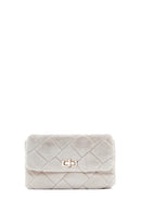 Kadın Krem Zincir Askılı Peluş Çapraz Çanta | Derimod Kadın Krem Zincir Askılı Peluş Çapraz Çanta | Derimod