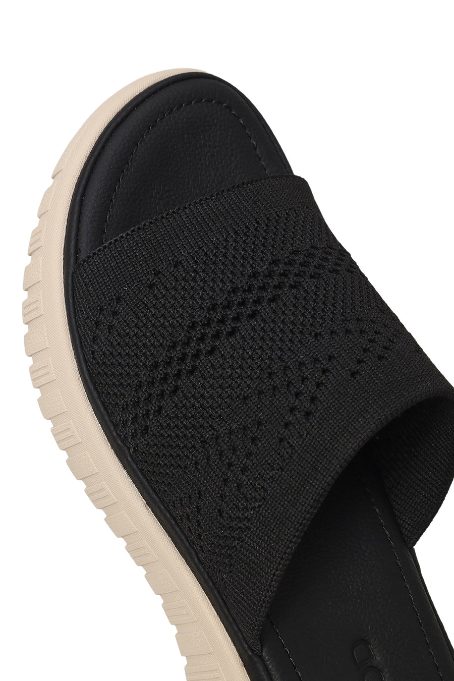 Woman Black Chunky-Soled Patterned Comfort Slippers