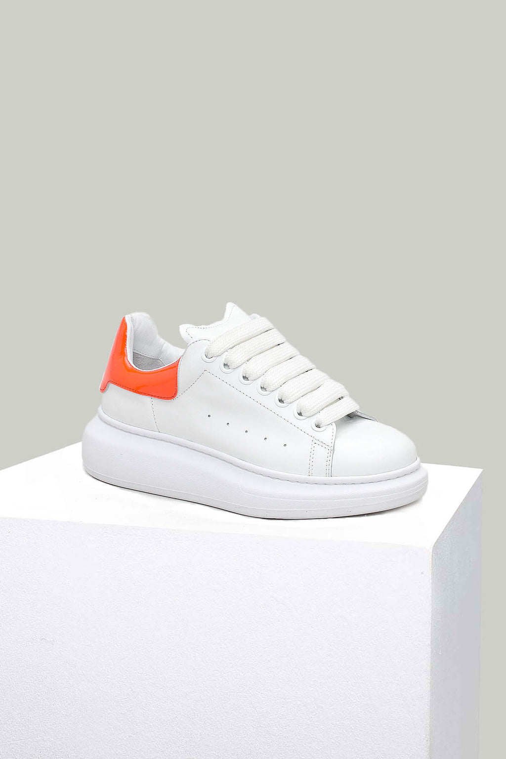 Beyaz-Nar Çiçeği Kadın Deri Sneaker