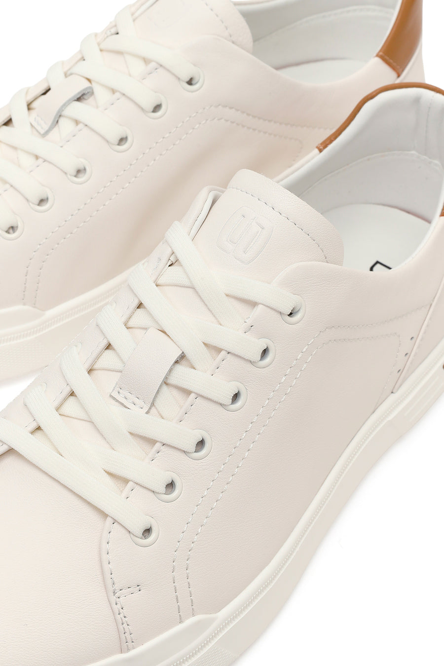 Male White Lace-Up Leather Sneaker
