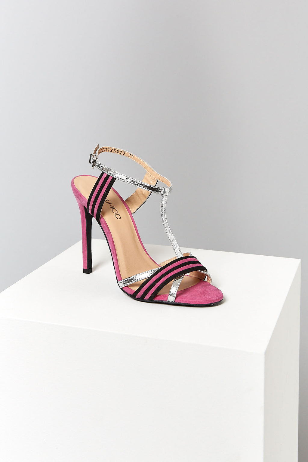 Bilekten Bağlamalı Kadın Topuklu Deri Sandalet