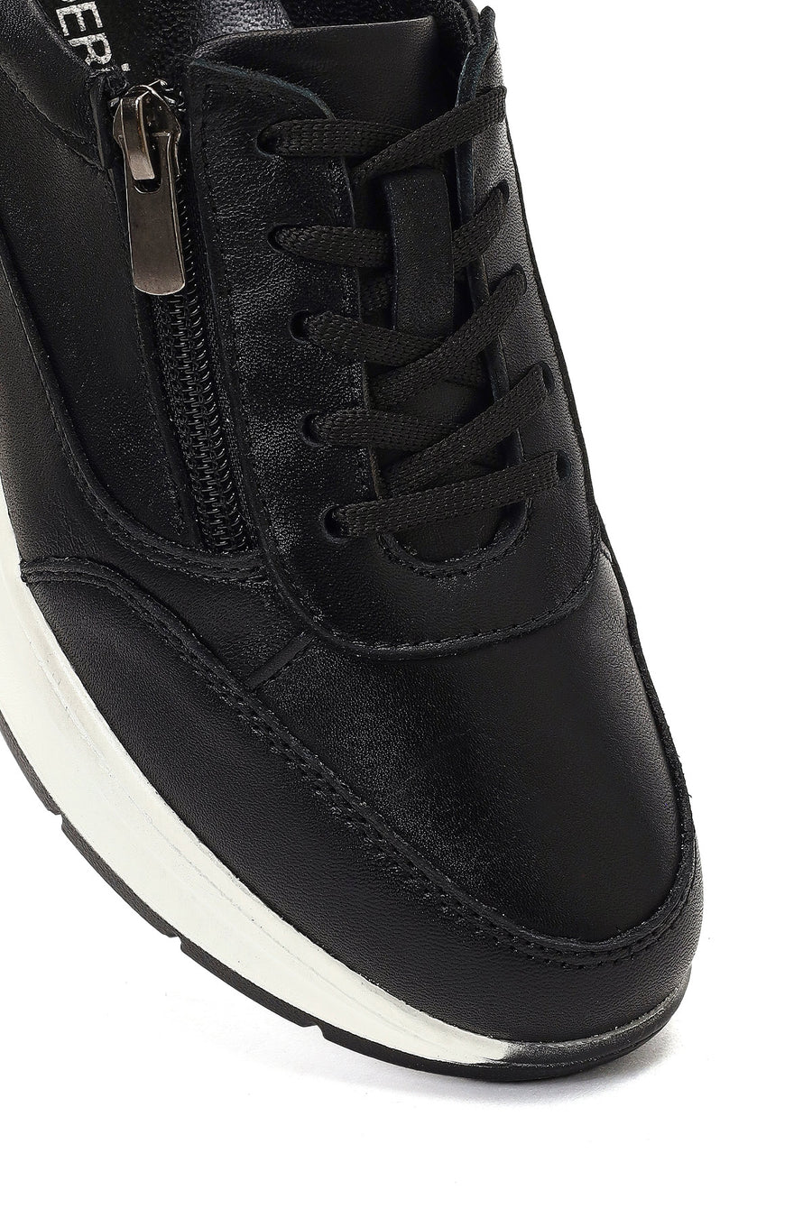 Kadın Siyah Bağcıklı Kalın Tabanlı Deri Sneaker