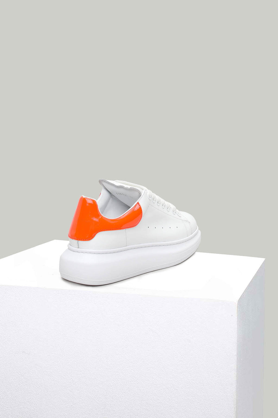 Beyaz-Nar Çiçeği Kadın Deri Sneaker