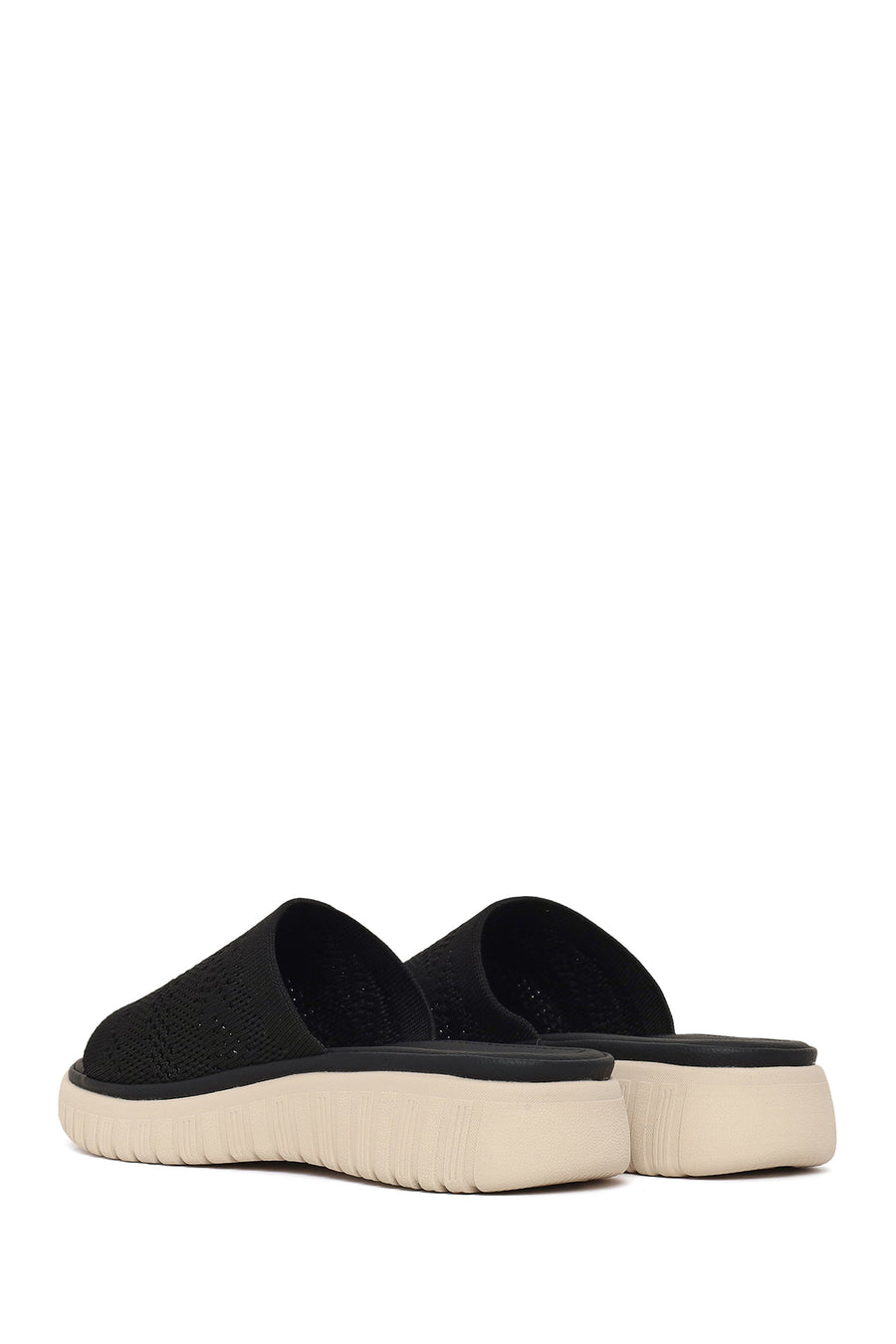 Woman Black Chunky-Soled Patterned Comfort Slippers