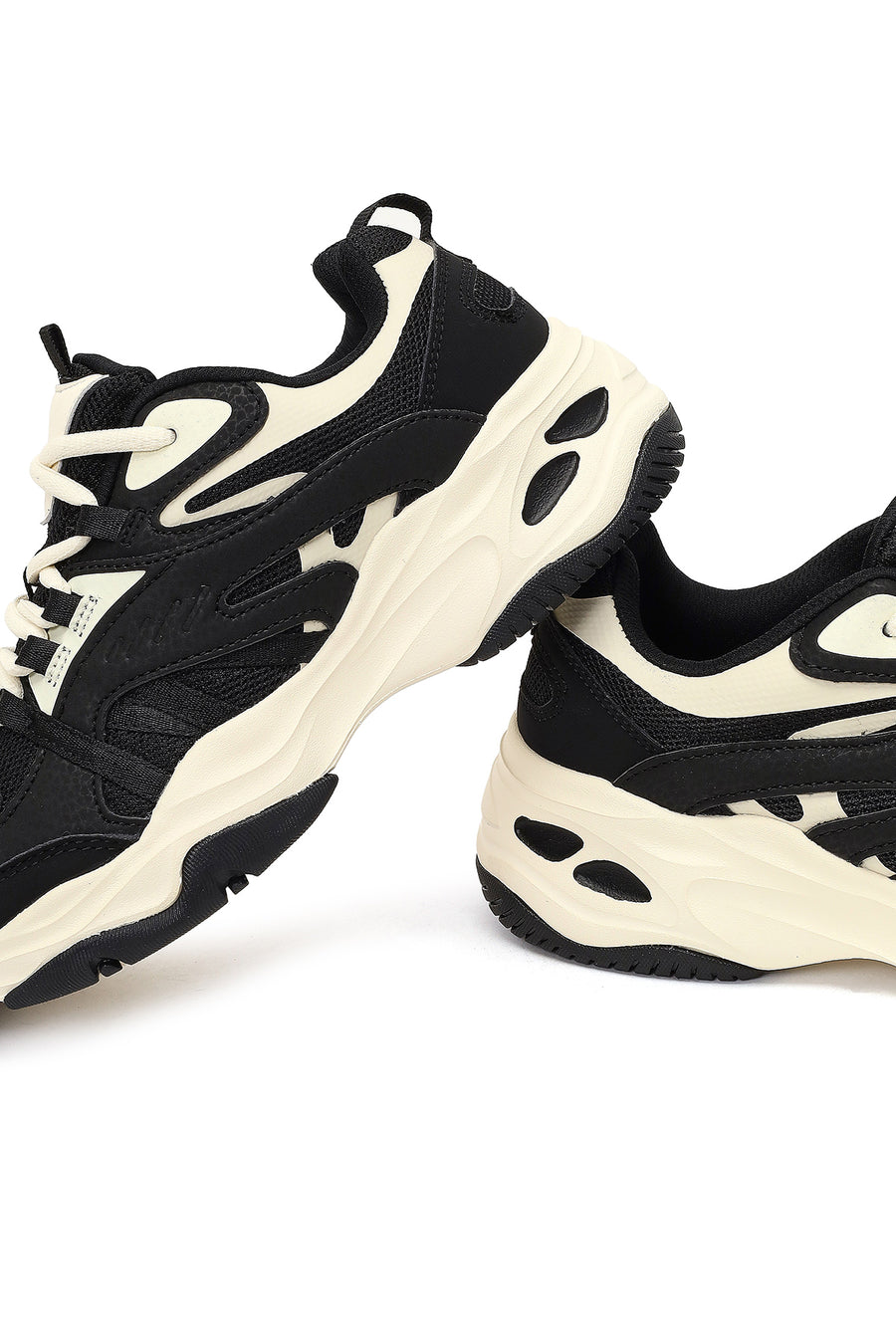 Woman Black Lace-Up Chunky Sneaker