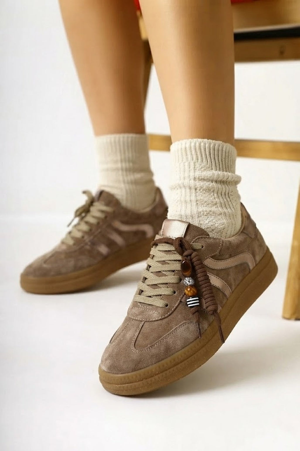 Kadın Bej Bağcıklı Kalın Tabanlı Charmlı Süet Deri Sneaker