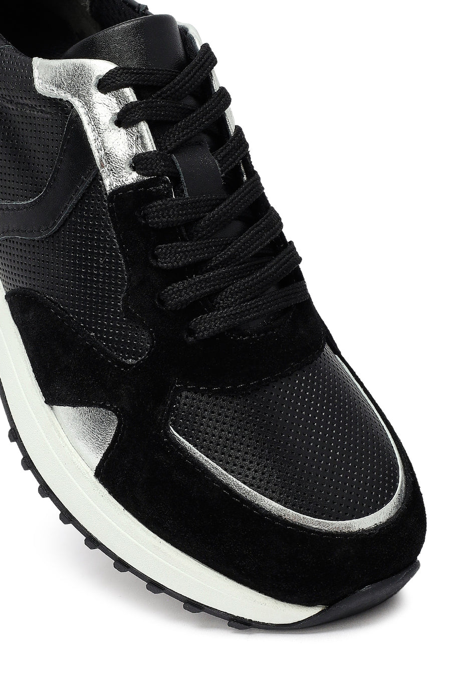Kadın Siyah Bağcıklı Kalın Tabanlı Deri Sneaker