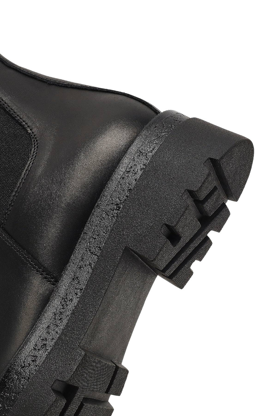 Woman Black Thick-Soled Leather Chelsea Boots