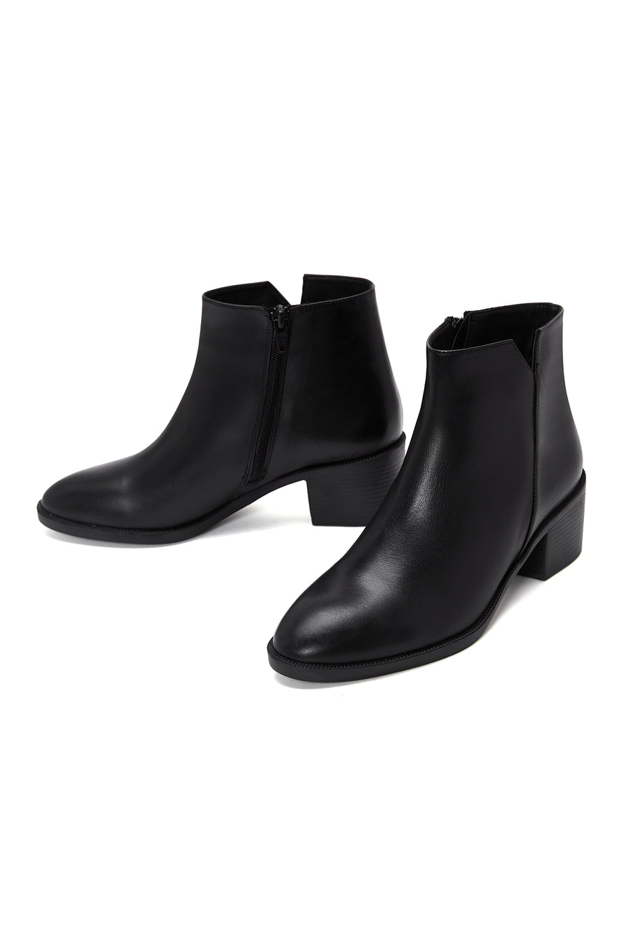 Woman Black Zip Closure Short Thick-Heeled Leather Boots