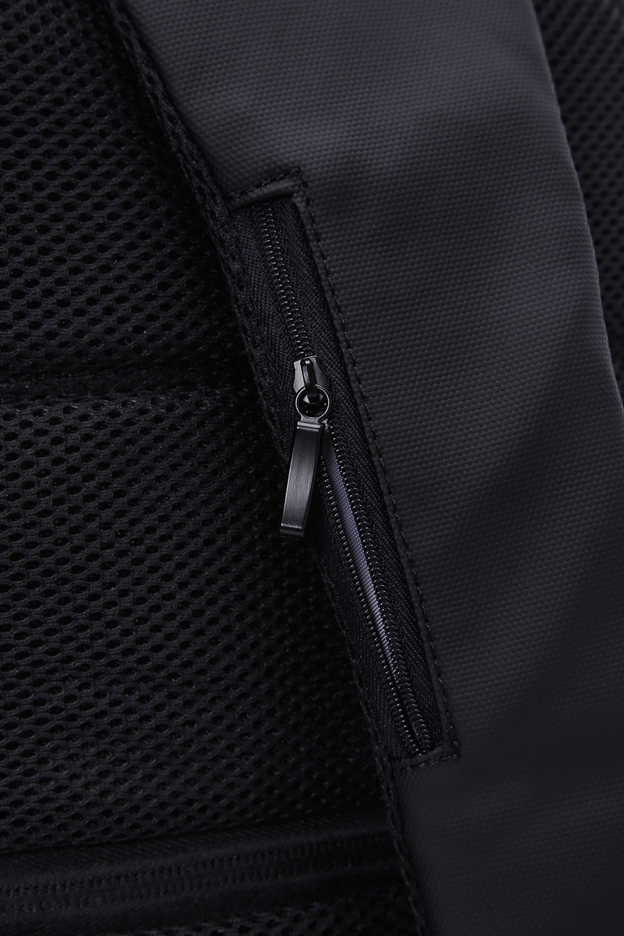 D-Pack Men's Black Technological Fabric Crossbody Bag