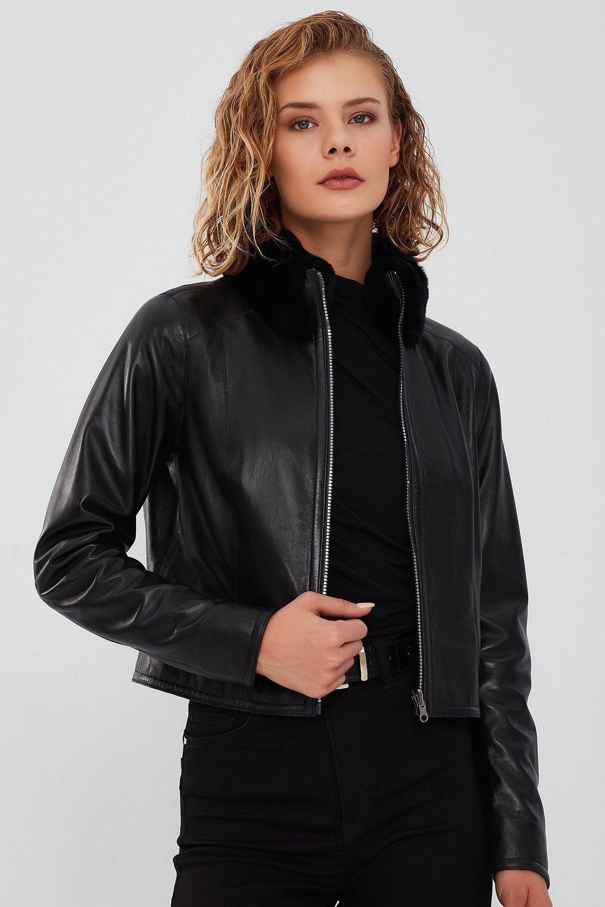 Ida Kadın Siyah Çift Taraflı Kürklü Kısa Deri Ceket 23WGD5104FM | Derimod