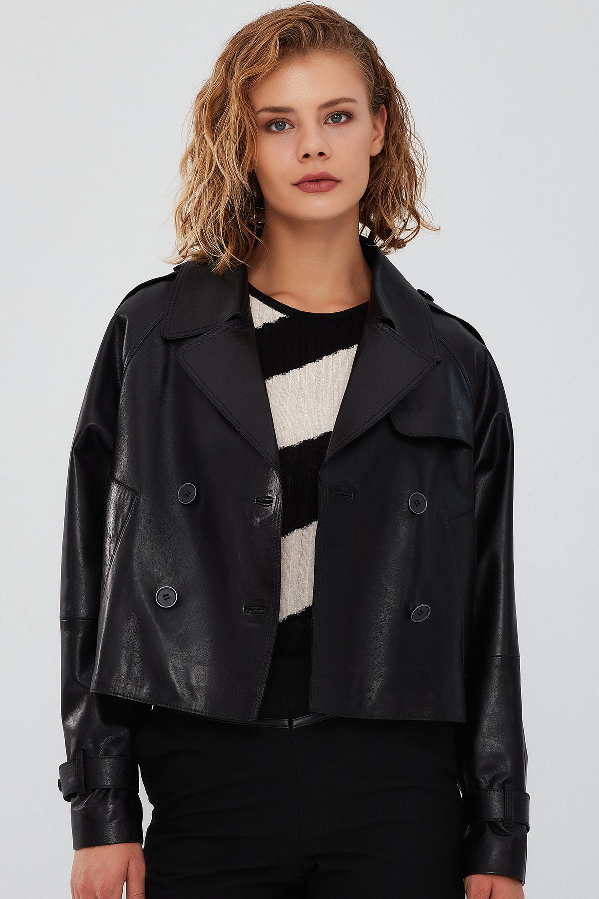 Tracy Kadın Siyah Oversize Kısa Deri Mont