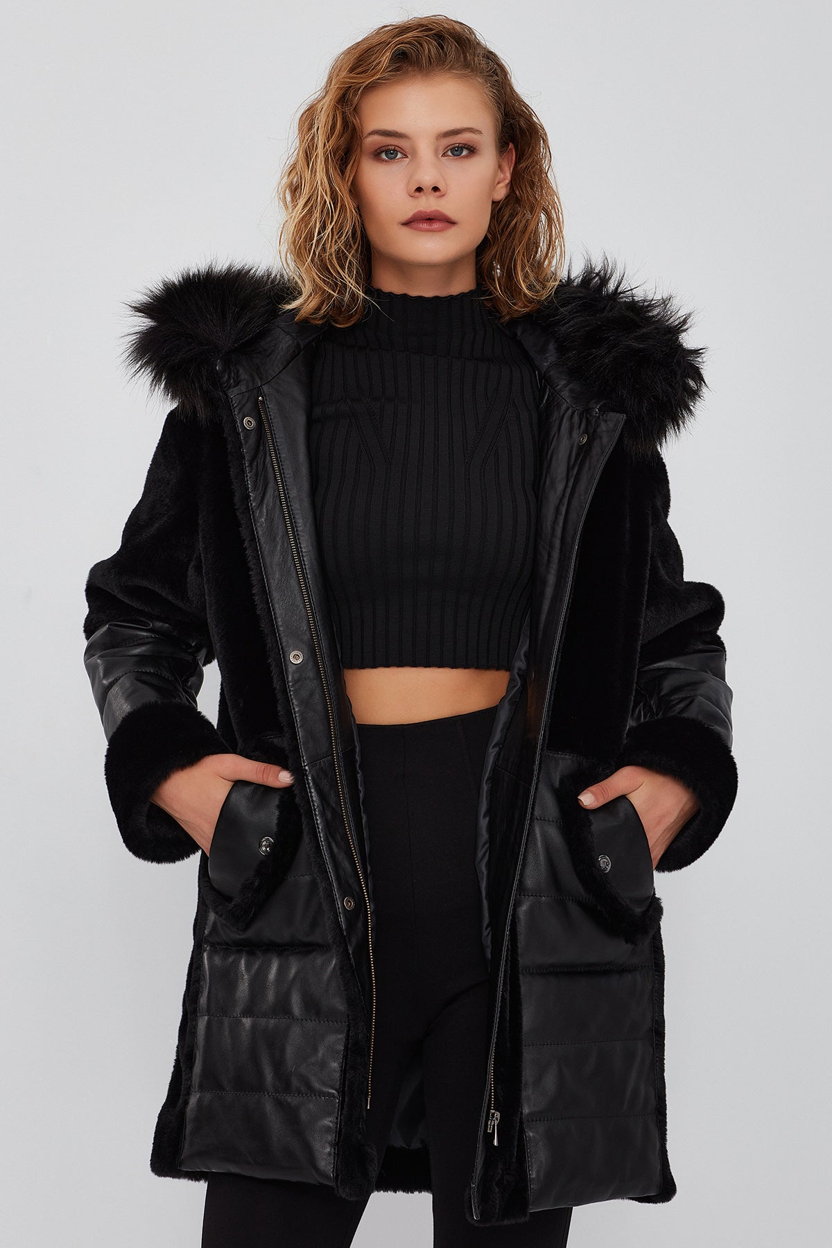 Virginia Kadın Siyah Kapüşonlu Uzun Teddy Kaban