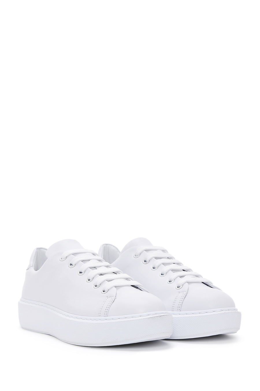 Kadın Beyaz Bağcıklı Kalın Tabanlı Deri Sneaker