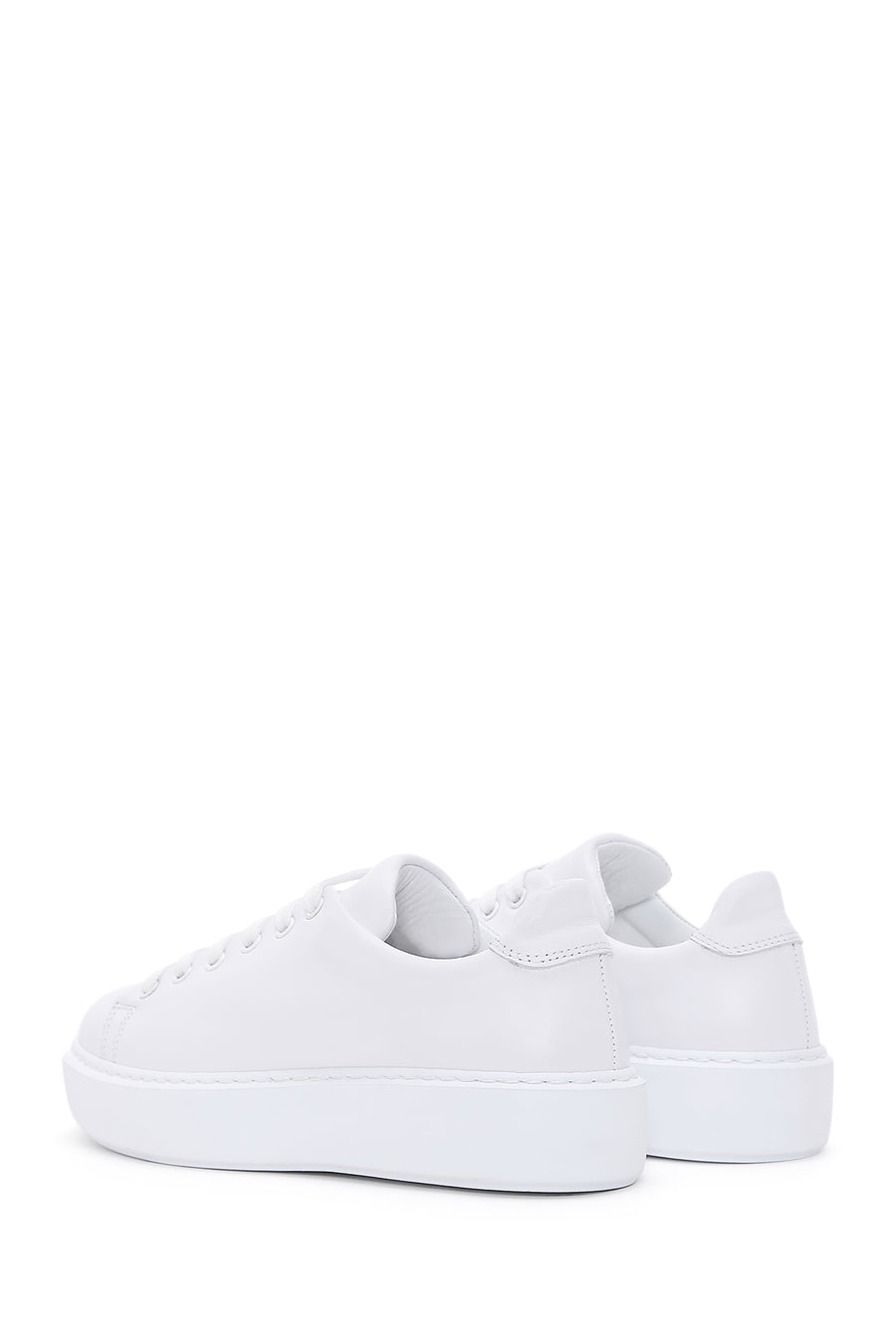Kadın Beyaz Bağcıklı Kalın Tabanlı Deri Sneaker