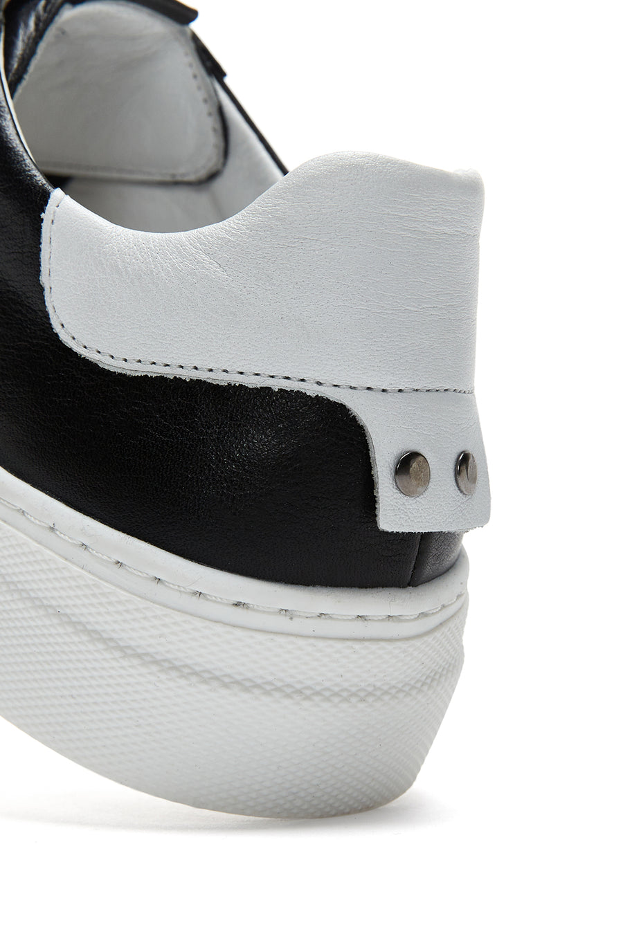 Kadın Siyah Bağcıklı Deri Sneaker