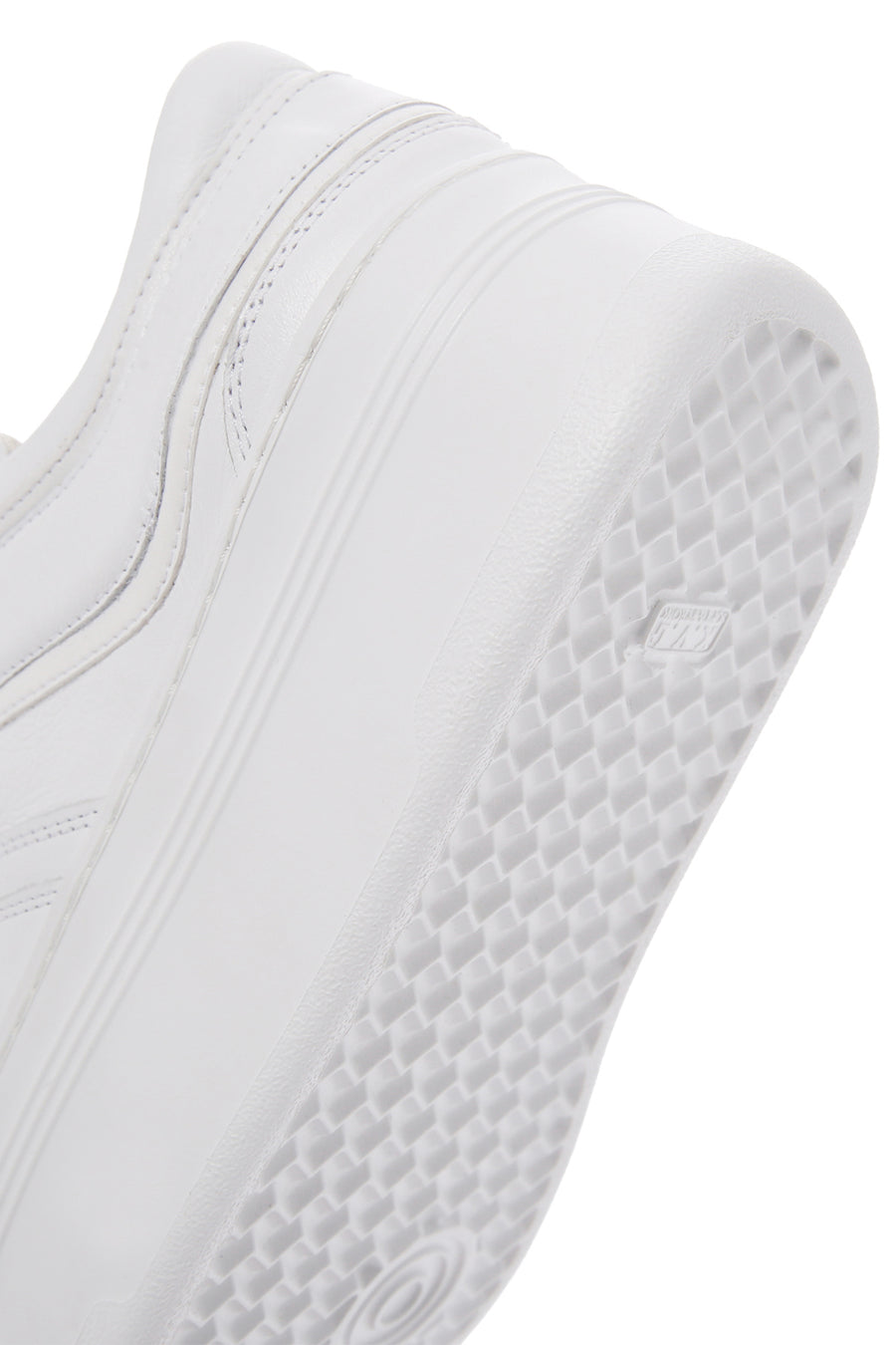 Kadın Beyaz Bağcıklı Kalın Tabanlı Deri Sneaker