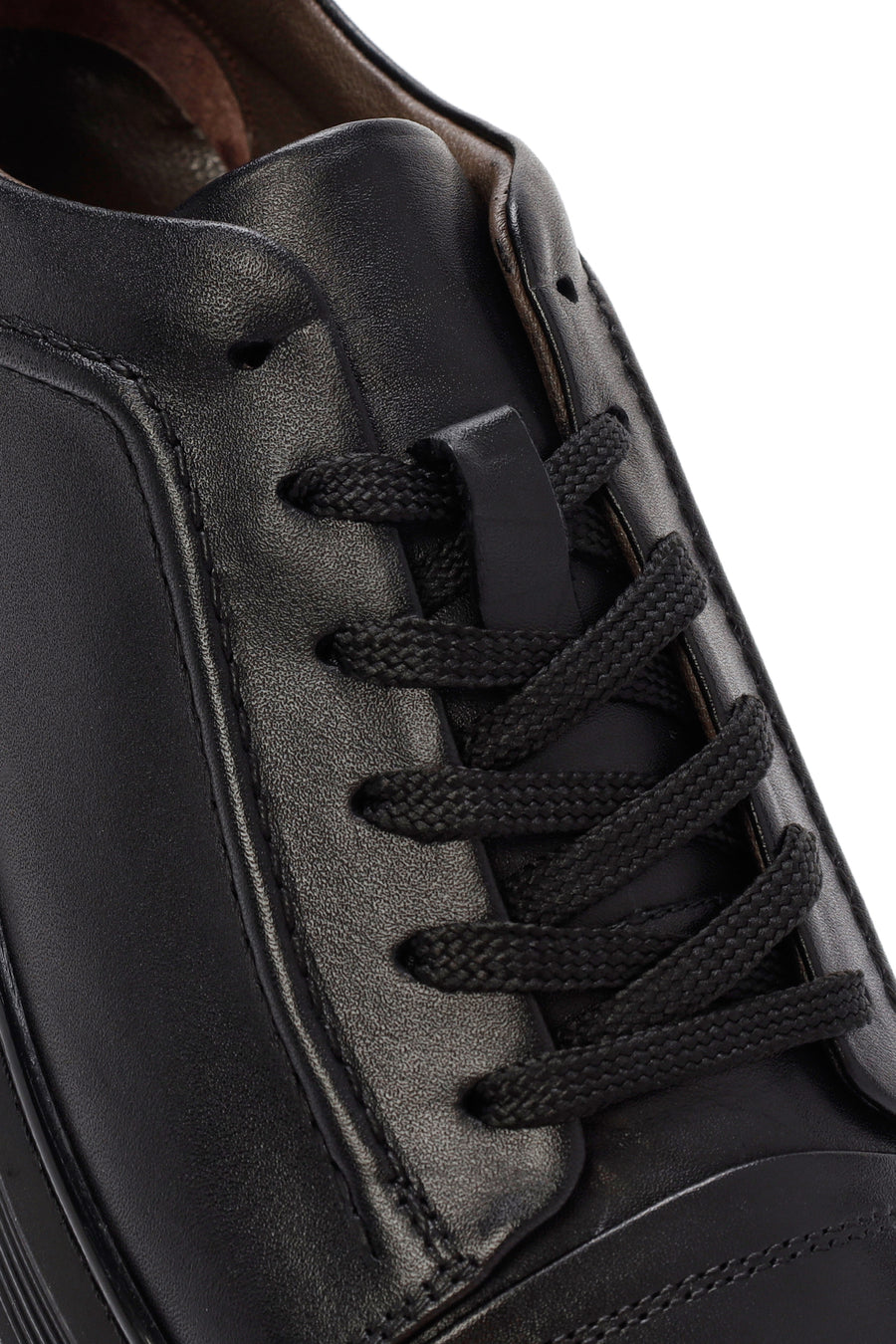 
Men's Black Thick Sole Lace-Up Leather Sneaker
