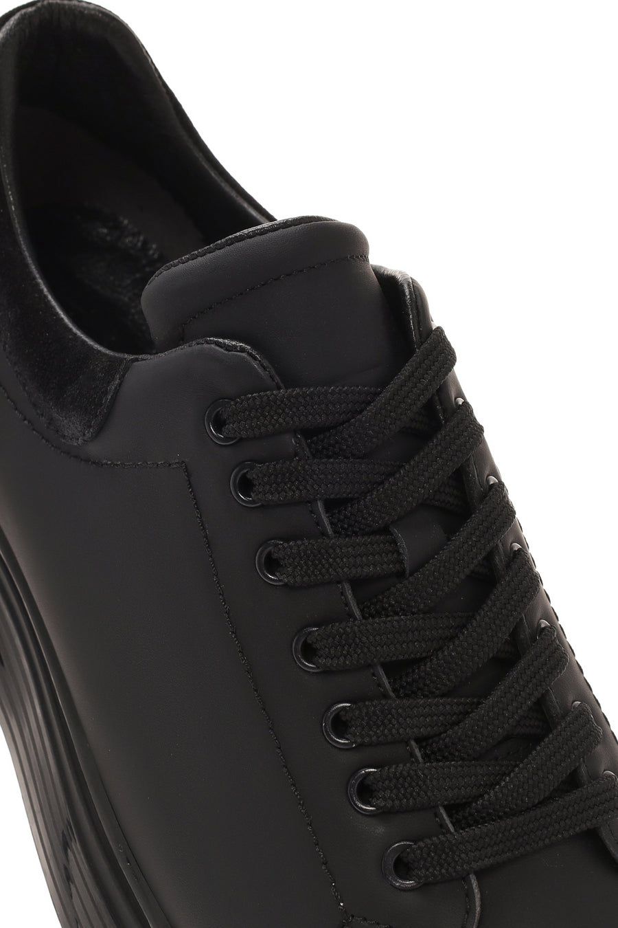 Erkek Siyah Bağcıklı Kalın Tabanlı Deri Sneaker
