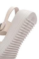 Kadın Krem Kalın Tabanlı Bilekten Bantlı Comfort Sandalet | Derimod