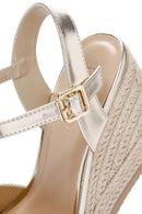 Kadın Altın Bilekten Bantlı Dolgu Topuklu Hasır Sandalet | Derimod