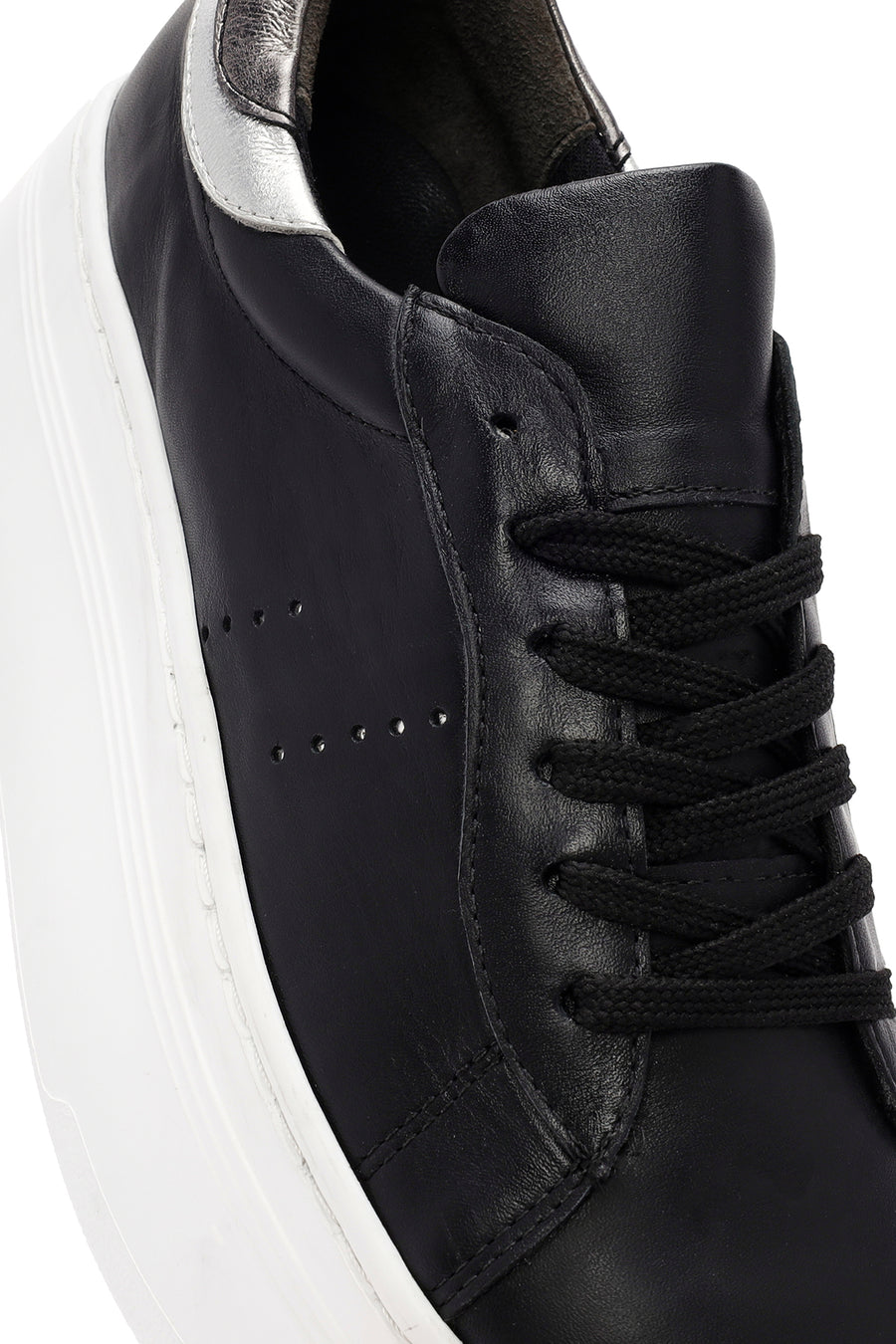 Kadın Siyah Bağcıklı Kalın Tabanlı Deri Sneaker