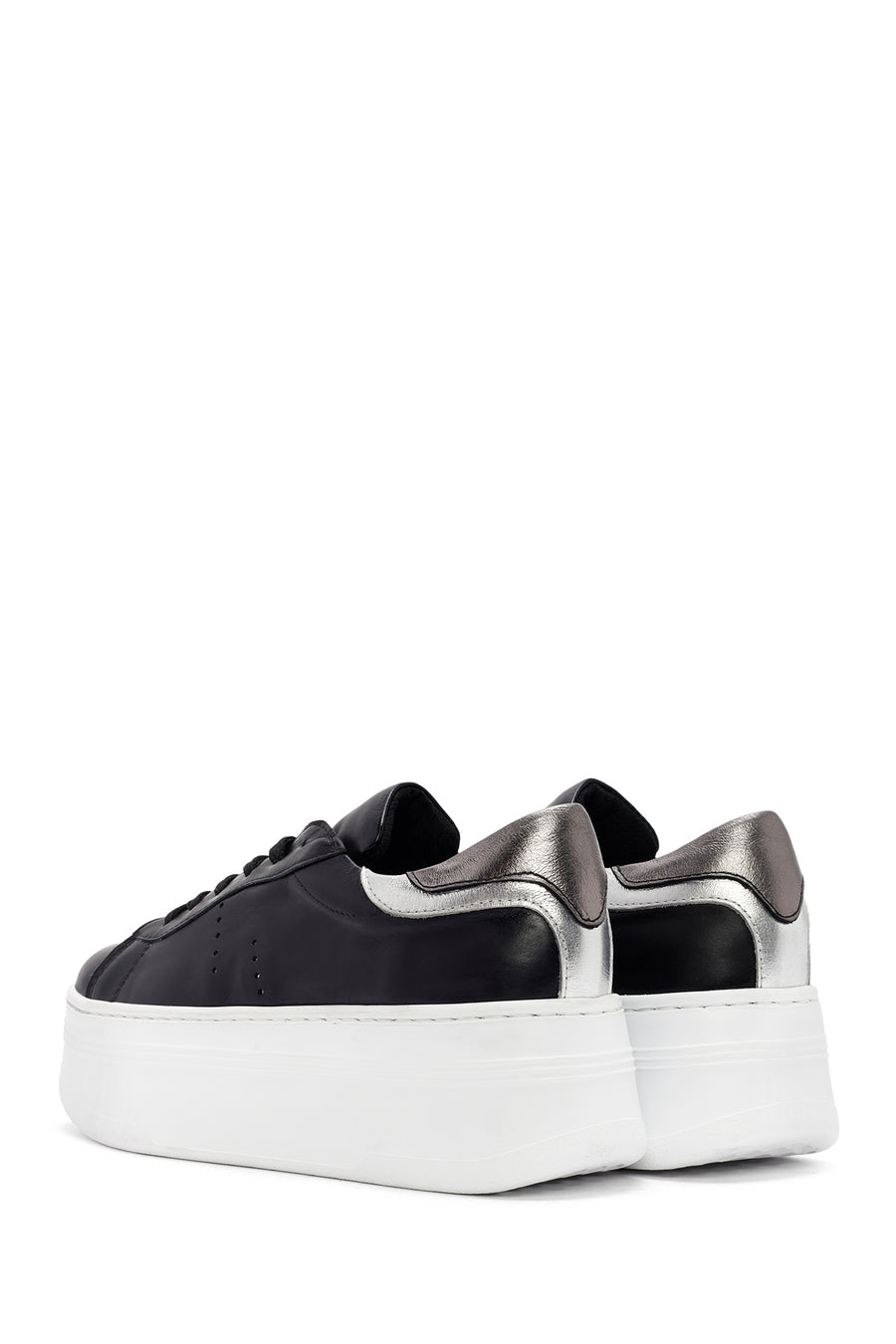 Kadın Siyah Bağcıklı Kalın Tabanlı Deri Sneaker