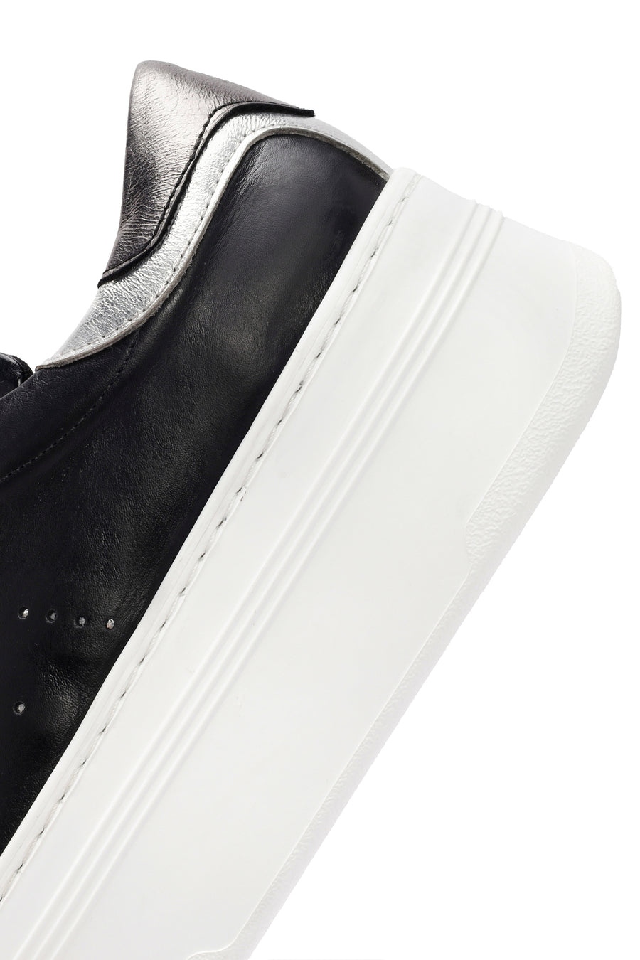 Kadın Siyah Bağcıklı Kalın Tabanlı Deri Sneaker