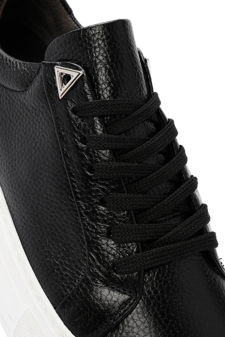 Kadın Siyah Bağcıklı Kalın Tabanlı Deri Sneaker