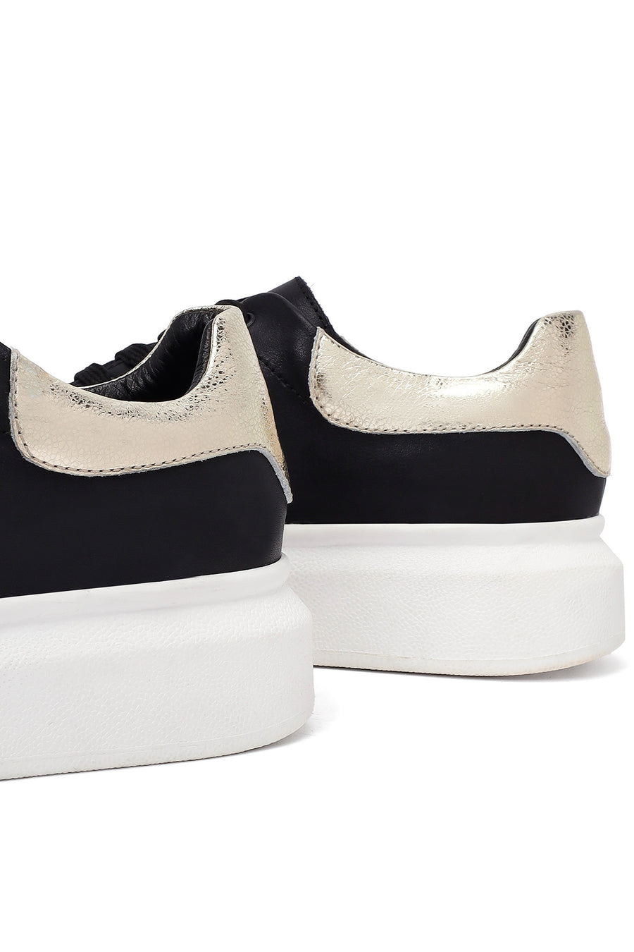 Kadın Siyah Bağcıklı Kalın Tabanlı Deri Sneaker