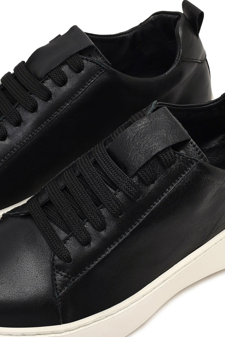 Kadın Siyah Bağcıklı Kalın Tabanlı Deri Sneaker