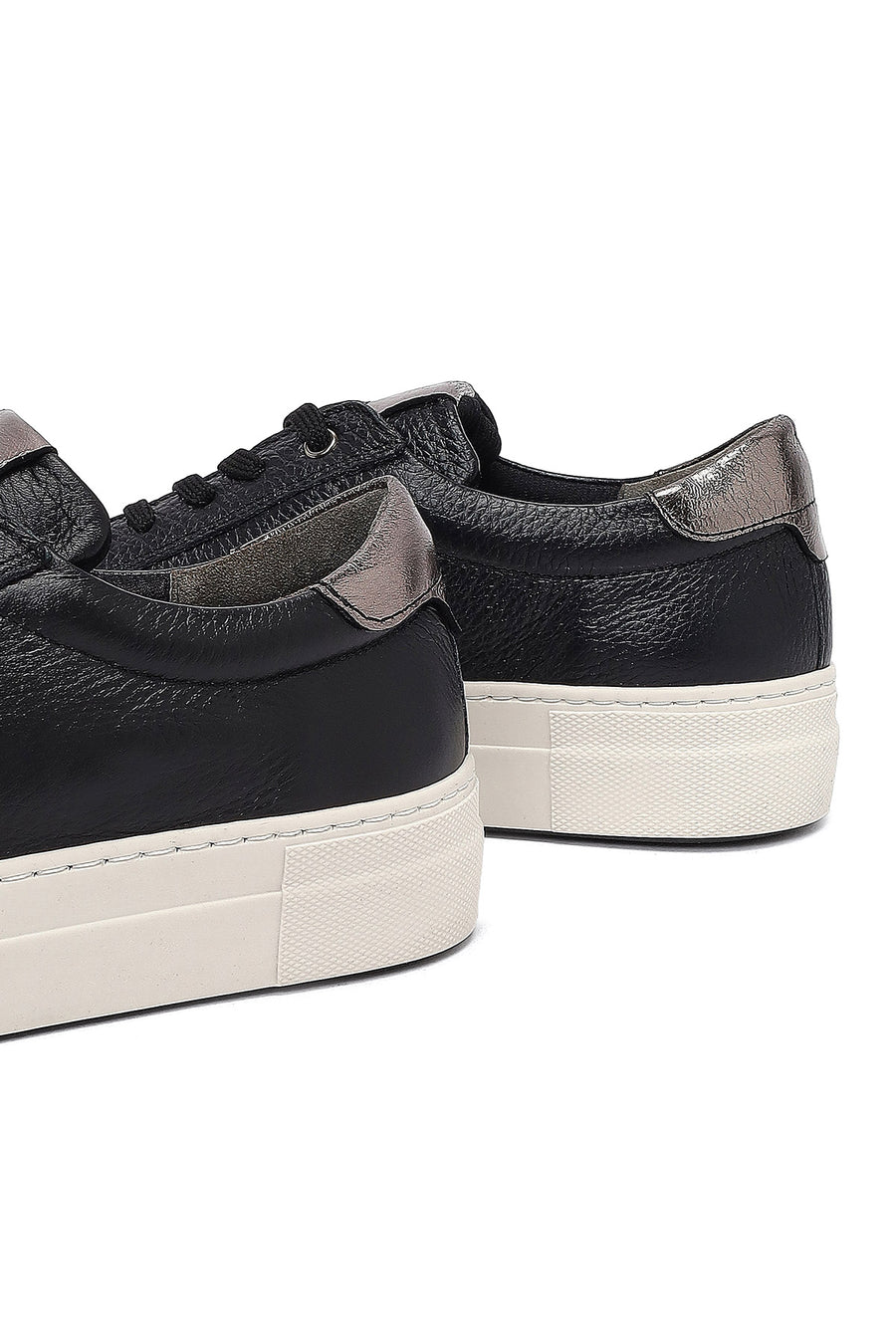 Kadın Siyah Bağcıklı Kalın Tabanlı Deri Sneaker