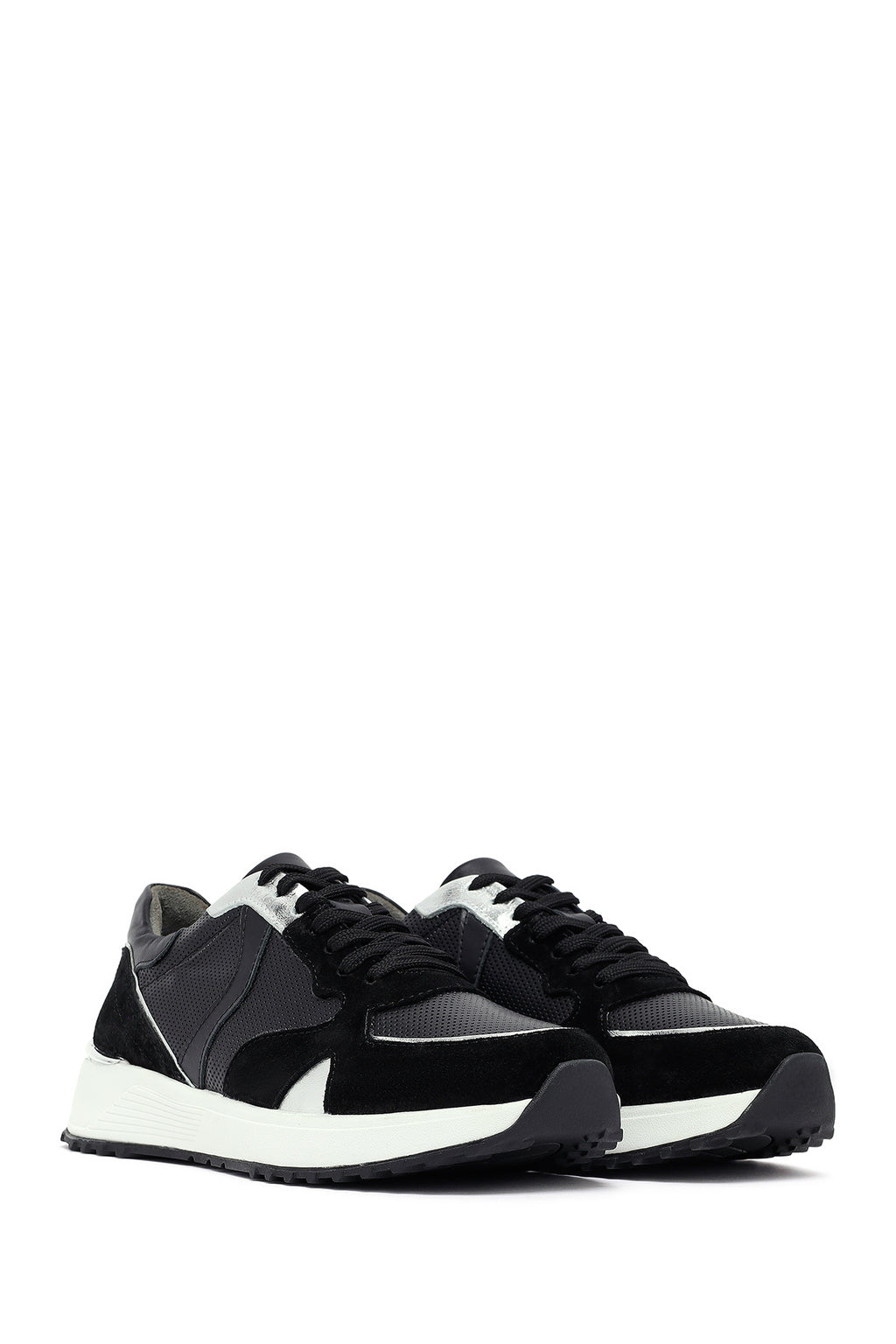 Kadın Siyah Bağcıklı Kalın Tabanlı Deri Sneaker