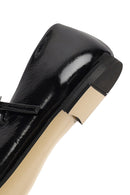 Kadın Siyah Tokalı Rugan Deri Babet | Derimod